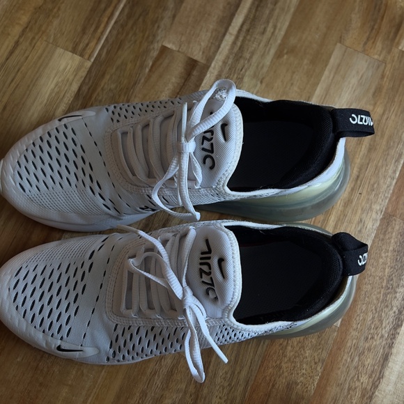 Women's Nike Air 270 White and Black Sneakers 8 UGC - Picture 2 of 6